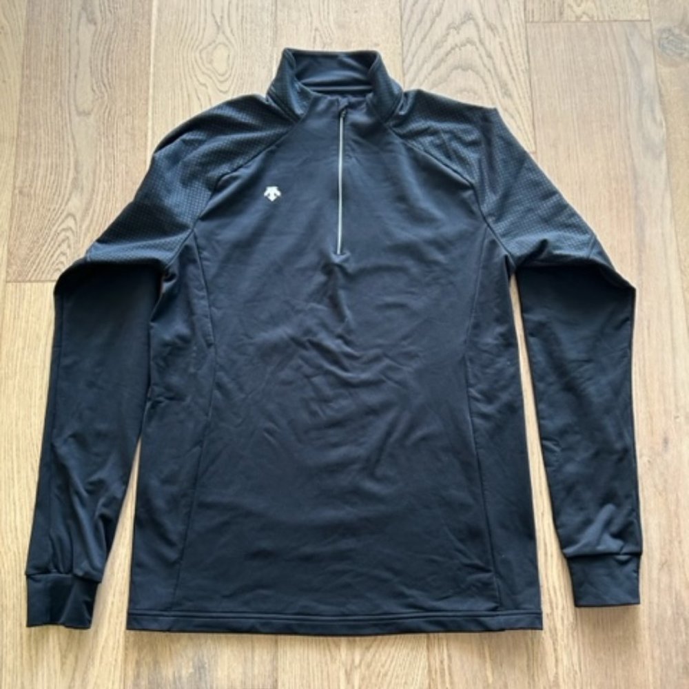 Descente T-neck base layer shirt